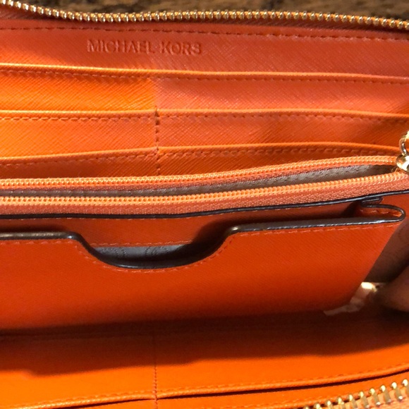 Michael Kors Wallet - Picture 4 of 7